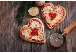 Pizza di San Valentino con Violife: Un Gesto d'Amore Delizioso (e Vegano!)