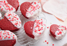 Biscotti di San Valentino in velluto rosso